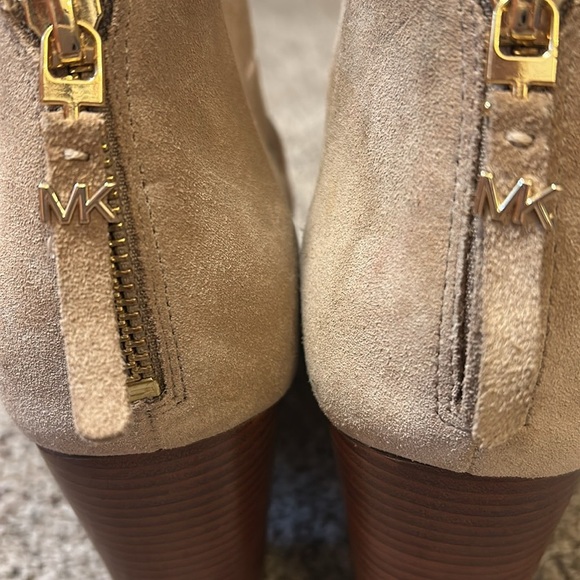 MICHAEL Michael Kors Elsie Cutout Lace-Up Suede Bootie Size 9.5 - Picture 11 of 16